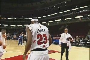 多少吧友的青春啊！当年NBA live04发行广告，各球星青涩脸庞