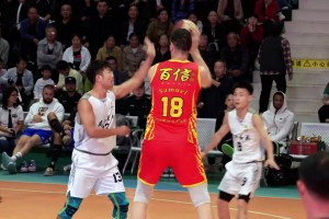面对2米3的德古拉，这球怎么打？